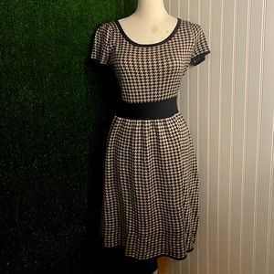 Danny & Nicole Black & Tan Houndstooth Sweater Dress Work/Office Dress
